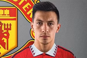 Lisandro Martinez cập bến Man United với bản hợp đồng có thời hạn 5 năm. 
