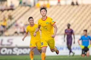 Phan Văn Đức chia tay Sông Lam Nghệ An gia nhập Công an Hà Nội FC.