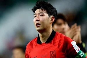 Son Heung-min không giấu được nỗi thất vọng sau trận thua Ghana.