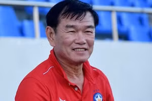 HLV Phan Thanh Hùng hạnh phúc khi SHB Đà Nẵng sáng cửa trụ hạng.