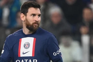 Messi nhận lương khủng khi gia hạn hợp đồng với PSG.