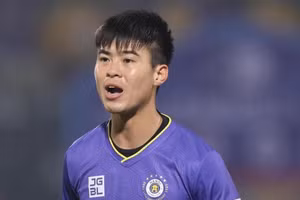 Duy Mạnh làm khán giả vòng 16 V.League vì án treo giò.