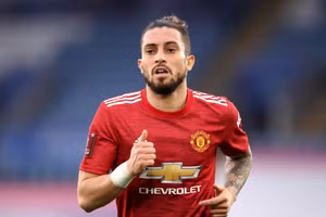 Alex Telles chia tay Man United thi đấu cho Sevilla theo dạng cho mượn.