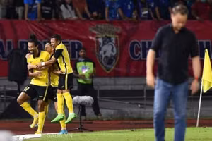 Malaysia vào chung kết King's Cup sau trận thắng Thái Lan ở bán kết.