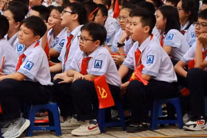 Học sinh hệ THCS trường THPT chuyên Hà Nội Amsterdam