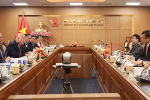 Quang cảnh buổi làm việc.