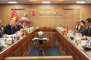 Quang cảnh buổi làm việc.