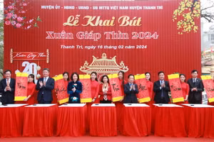 Các đại biểu khai bút Xuân Giáp Thìn 2024.