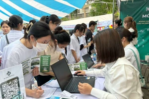 Hàng nghìn sinh viên tham dự ngày hội.