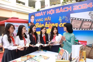 Học sinh hào hứng với Ngày hội sách