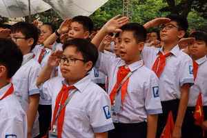 Học sinh hệ THCS Trường THPT chuyên Hà Nội - Amsterdam.