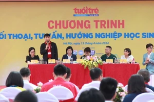 Các chuyên gia tư vấn, hướng nghiệp cho học sinh.