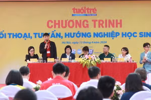 Các chuyên gia tư vấn, hướng nghiệp cho học sinh.