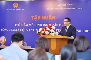 Ông Trần Văn Đạt phát biểu khai mạc lớp tập huấn. 