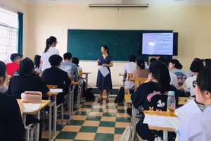 Thầy trò vùng mỏ, tăng tốc ôn luyện, tư vấn kịp thời.