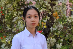 "Cô gái đam mê văn chương" Hà Thị Thu Trang, học sinh lớp 12 chuyên Văn trường THPT Chuyên Lê Quý Đôn, Quảng Trị