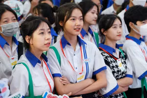 Các học sinh THPT tại Đắk Lắk tham gia khởi động Chương trình tiếp sức mùa thi năm 2023 (ảnh: TT).