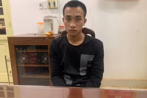 Đối tượng Y Hân Êban tại cơ quan Công an (ảnh: SĐ).