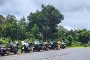 Đoàn xe mô tô phân khối lớn vi phạm tốc độ - Ảnh: Thành Tâm.