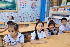 Học sinh lớp 1 tại TP Buôn Ma Thuột tựu trường năm học 2023-2024 - Ảnh: Thành Tâm.