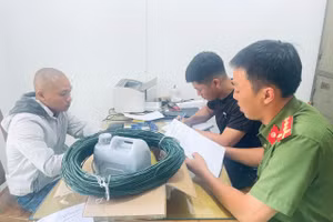 Đối tượng Cường tại cơ quan điều tra (ảnh: TM).