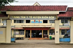 Trung tâm y tế huyện Buôn Đôn nơi tiếp nhận, điều trị các bệnh nhân bị ngộ độc.