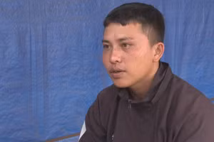 Đối tượng Hùng ra đầu thú sau khi sát hại tình địch (ảnh: SĐ).