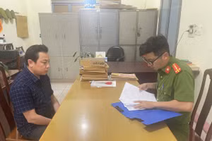 Đối tượng Lý Thái Thạch tại cơ quan Công an (ảnh: TrM).