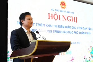 Thứ trưởng Bộ GD&ĐT Nguyễn Hữu Độ phát biểu khai mạc Hội nghị.