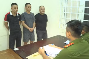 Các đối tượng tại cơ quan Công an (ảnh: SĐ).