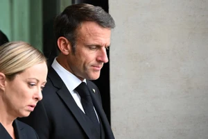 Thủ tướng Italia Giorgia Meloni (trái) và Tổng thống Pháp Emmanuel Macron