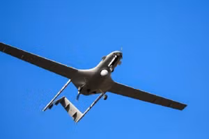 Một UAV Thổ Nhĩ Kỳ bay trên bầu trời Syria, ngày 4/10/2023