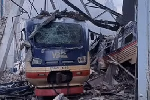 Nhà ga xe lửa ở thành phố Dnipro, một trong những trung tâm hậu cần lớn nhất của quân đội Ukraine bị tấn công tên lửa ngày 19/4/2024