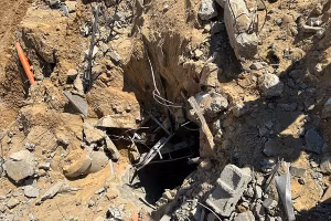 IDF công bố hình ảnh được cho là đường hầm của Hamas trong khuôn viên bệnh viện lớn nhất ở Gaza, ngày 16/11/2023