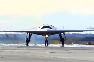 Máy bay chiến đấu tàng hình không người lái S-70 Okhotnik