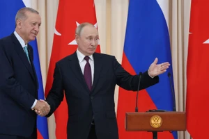 Tổng thống Thổ Nhĩ Kỳ Recep Tayyip Erdogan (trái) và Tổng thống Nga Vladimir Putin