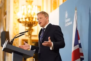 Bộ trưởng Quốc phòng Anh Grant Shapps