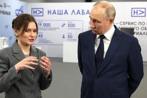 Tổng thống Nga Vladimir Putin đến thăm triển lãm “Phòng thí nghiệm của chúng tôi” ở Sochi, ngày 29/11/2023