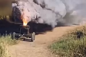 Nga dùng UGV rải màn khói đen, dày đặc trên mặt đất