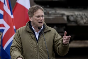 Bộ trưởng Quốc phòng Anh Grant Shapps 