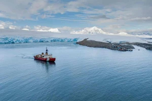 Tàu phá băng Polar Star của Mỹ