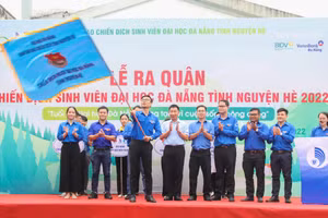 Lễ ra quân Chiến dịch sinh viên Đại học Đà Nẵng tình nguyện hè 2022.