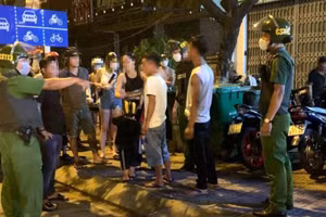 Lực lượng công an giải quyết vụ việc. Ảnh: Công an. 