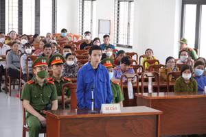 Bị cáo Nguyễn Văn Tây tại phiên tòa. 