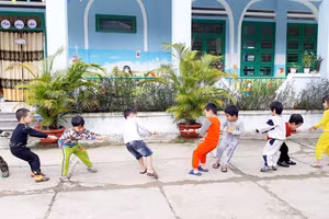 Học sinh mầm non ở Hòa Bắc tham gia hoạt động tập thể. 