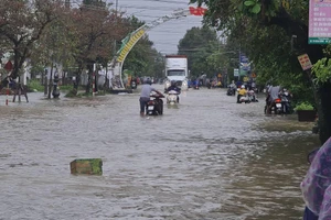 Mưa lớn khiến đường ở Quảng Nam bị ngập. 