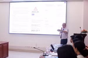 Các đại biểu tham gia hội thảo trình bày về dự án MONTUS . 