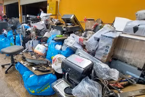 Siêu thị Điện Máy Xanh tại Đà Nẵng bị ảnh hưởng nặng nề sau trận lũ lớn ngày 14/10.