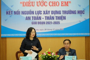 Đoàn công tác của Bộ GD&ĐT do Thứ trưởng Ngô Thị Minh làm trưởng đoàn làm việc với lãnh đạo UBND tỉnh Quảng Nam. 