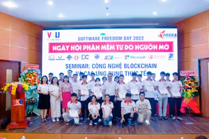 Các sinh viên tham gia Ngày hội phần mềm tự do nguồn mở. 